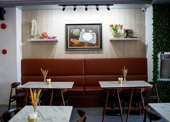 Oyo 1168 Gimaca Boutique & Cafe