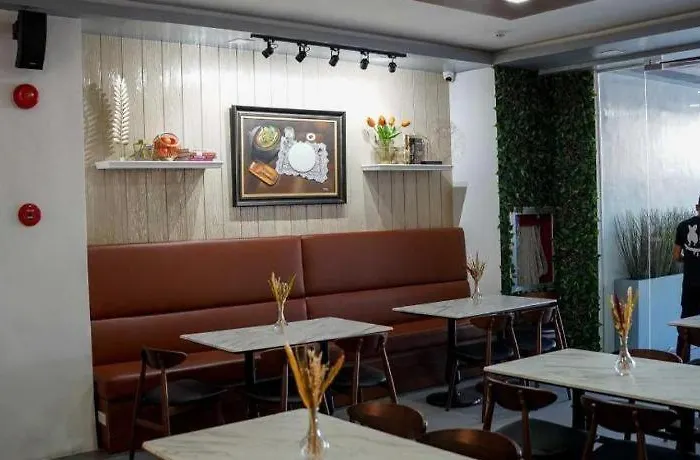 Hotel Oyo 1168 Gimaca Boutique & Cafe 3*